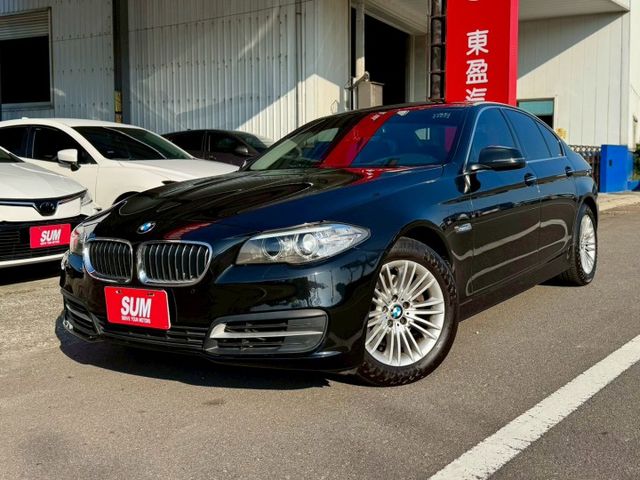 柴油520d 省油馬力足夠 好開舒適又安靜沒什麼毛病 房車舒適座駕 車況美有在顧車就是不一樣～ 實車比照片漂亮！別錯過～  第1張相片