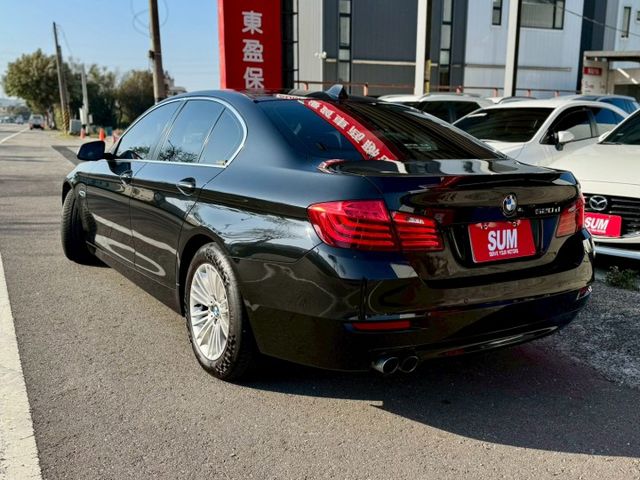 柴油520d 省油馬力足夠 好開舒適又安靜沒什麼毛病 房車舒適座駕 車況美有在顧車就是不一樣～ 實車比照片漂亮！別錯過～  第3張相片