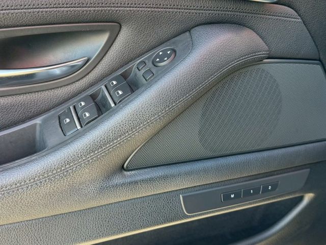 柴油520d 省油馬力足夠 好開舒適又安靜沒什麼毛病 房車舒適座駕 車況美有在顧車就是不一樣～ 實車比照片漂亮！別錯過～  第14張相片