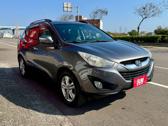 一手車 僅跑7萬~ 低里程車況好 還配安卓機 前後行車記錄器 倒車顯影等功能 便宜休旅車 好載又實用代步長途不是問題~  第2張相片