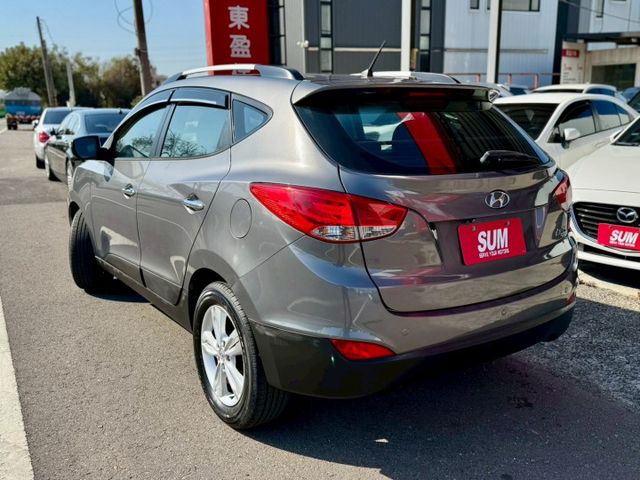 一手車 僅跑7萬~ 低里程車況好 還配安卓機 前後行車記錄器 倒車顯影等功能 便宜休旅車 好載又實用代步長途不是問題~  第4張相片