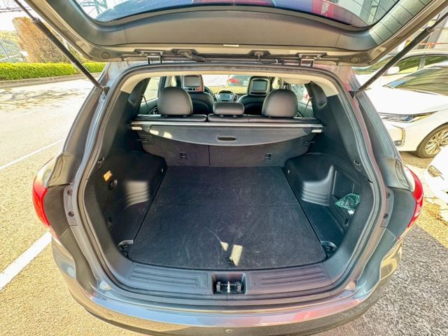 一手車 僅跑7萬~ 低里程車況好 還配安卓機 前後行車記錄器 倒車顯影等功能 便宜休旅車 好載又實用代步長途不是問題~  第9張相片