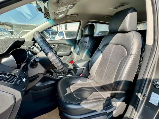 一手車 僅跑7萬~ 低里程車況好 還配安卓機 前後行車記錄器 倒車顯影等功能 便宜休旅車 好載又實用代步長途不是問題~  第10張相片