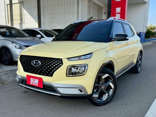 僅跑1萬~別錯過!珍妮佛 黃 限量版 GLB版 盲點 Qi無線充 車道偏離 倒車顯影 Carplay 真皮方向盤 車漂亮  第1張相片