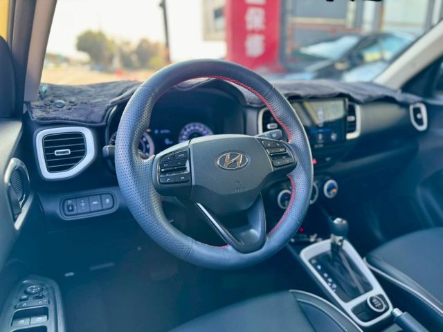 僅跑1萬~別錯過!珍妮佛 黃 限量版 GLB版 盲點 Qi無線充 車道偏離 倒車顯影 Carplay 真皮方向盤 車漂亮  第5張相片