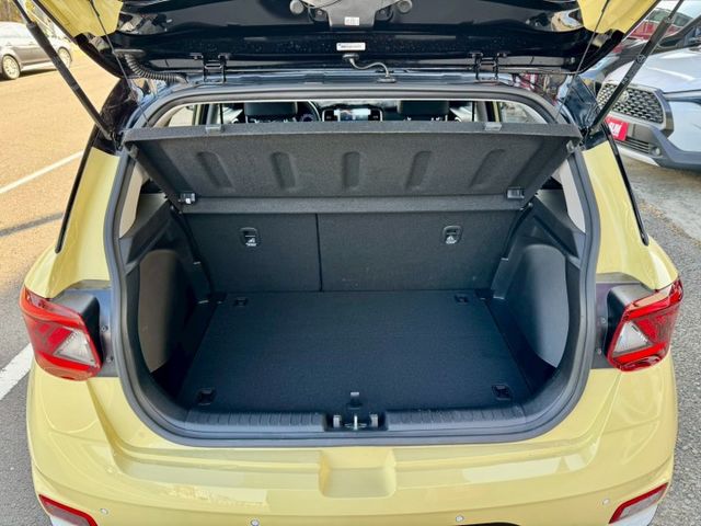 僅跑1萬~別錯過!珍妮佛 黃 限量版 GLB版 盲點 Qi無線充 車道偏離 倒車顯影 Carplay 真皮方向盤 車漂亮  第9張相片