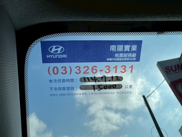 僅跑1萬~別錯過!珍妮佛 黃 限量版 GLB版 盲點 Qi無線充 車道偏離 倒車顯影 Carplay 真皮方向盤 車漂亮  第20張相片