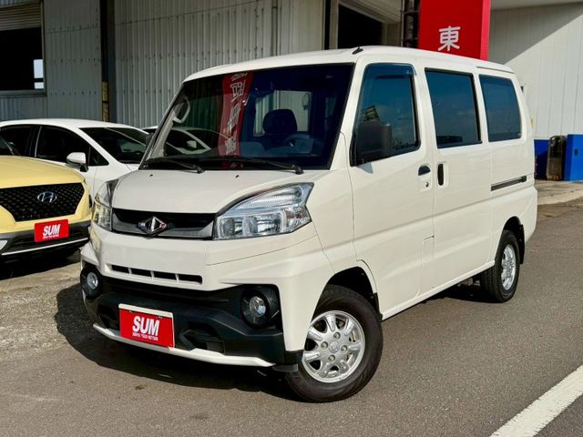 找自排的看這邊～ ８人座 低哩程 盲點 定速 後座出風口 抬頭顯示器 倒車顯影 有如新車氣氛 水！別錯過！好載好用也好開  第1張相片