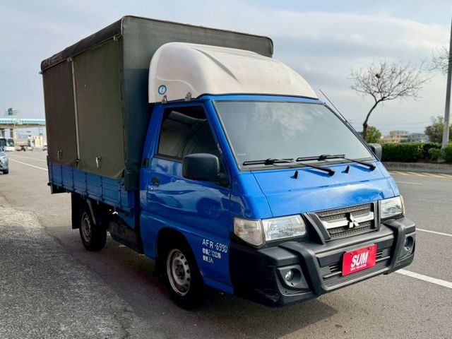 低里程 僅跑7萬 錯過就沒囉~手排好開有力 好載又好用 帆布棚 載貨載工具不怕風吹日曬下雨天 車況好 趕緊預約來店賞車!  第2張相片