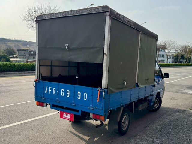 低里程 僅跑7萬 錯過就沒囉~手排好開有力 好載又好用 帆布棚 載貨載工具不怕風吹日曬下雨天 車況好 趕緊預約來店賞車!  第3張相片