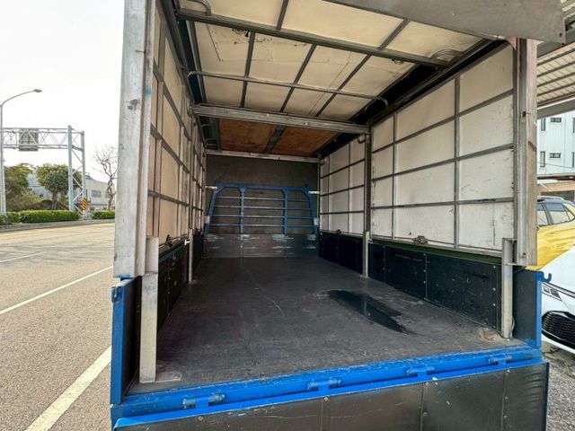 低里程 僅跑7萬 錯過就沒囉~手排好開有力 好載又好用 帆布棚 載貨載工具不怕風吹日曬下雨天 車況好 趕緊預約來店賞車!  第12張相片