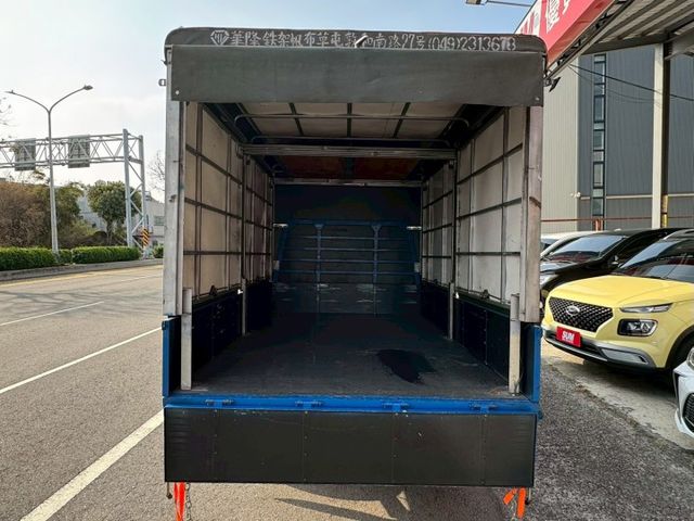 低里程 僅跑7萬 錯過就沒囉~手排好開有力 好載又好用 帆布棚 載貨載工具不怕風吹日曬下雨天 車況好 趕緊預約來店賞車!  第13張相片