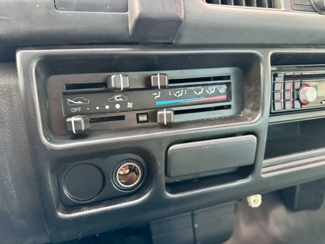 低里程 僅跑7萬 錯過就沒囉~手排好開有力 好載又好用 帆布棚 載貨載工具不怕風吹日曬下雨天 車況好 趕緊預約來店賞車!  第15張相片