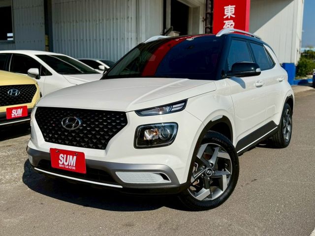 黑白雙色 GLB版 Qi無線充 Carplay 車道偏離 定速 免鑰匙 倒車顯影等配備 好停車 好開省油 外型流線好看～  第1張相片