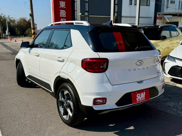 黑白雙色 GLB版 Qi無線充 Carplay 車道偏離 定速 免鑰匙 倒車顯影等配備 好停車 好開省油 外型流線好看～  第4張相片