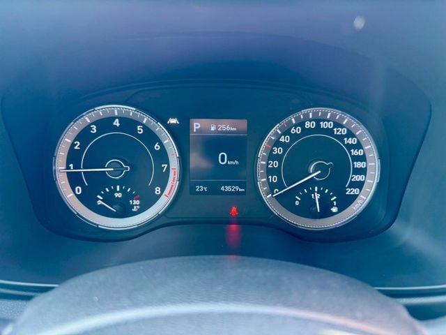 黑白雙色 GLB版 Qi無線充 Carplay 車道偏離 定速 免鑰匙 倒車顯影等配備 好停車 好開省油 外型流線好看～  第6張相片