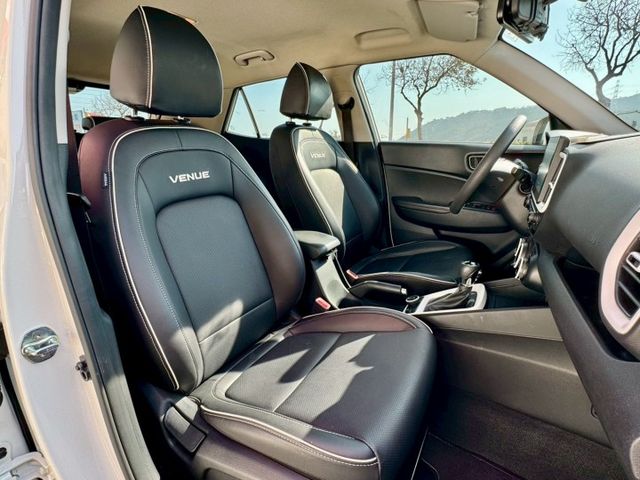 黑白雙色 GLB版 Qi無線充 Carplay 車道偏離 定速 免鑰匙 倒車顯影等配備 好停車 好開省油 外型流線好看～  第18張相片