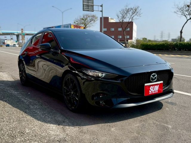 Carbon Edition 原廠保養 4條全新胎 LED頭尾燈 ACC全速域 車道偏離 半自動駕駛輔助 盲點 IKEY  第2張相片