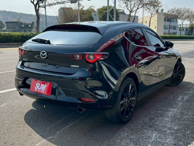 Carbon Edition 原廠保養 4條全新胎 LED頭尾燈 ACC全速域 車道偏離 半自動駕駛輔助 盲點 IKEY  第3張相片