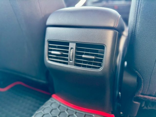 Carbon Edition 原廠保養 4條全新胎 LED頭尾燈 ACC全速域 車道偏離 半自動駕駛輔助 盲點 IKEY  第19張相片