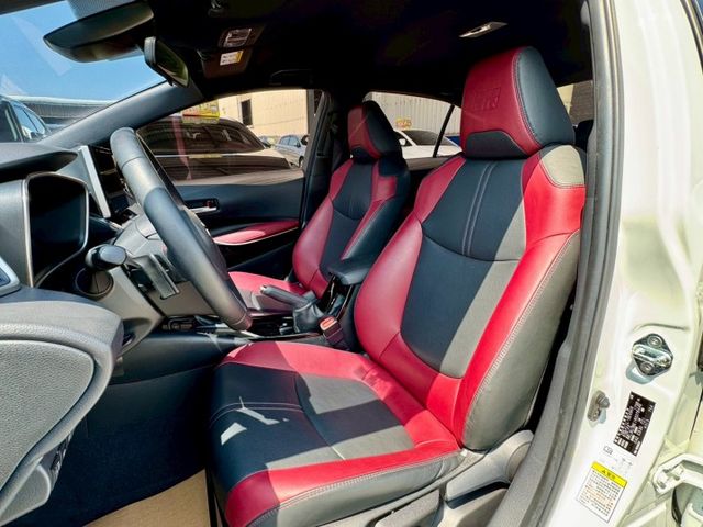 小改款 12.3吋數位儀表 GR專屬套件 紅黑內裝 盲點 LED頭尾燈 換擋撥片 Carplay IKEY ACC全速域  第15張相片