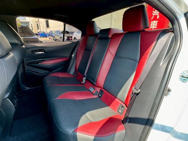 小改款 12.3吋數位儀表 GR專屬套件 紅黑內裝 盲點 LED頭尾燈 換擋撥片 Carplay IKEY ACC全速域  第16張相片