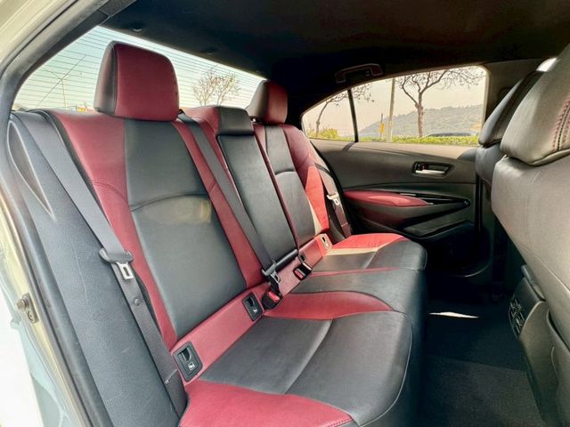 小改款 12.3吋數位儀表 GR專屬套件 紅黑內裝 盲點 LED頭尾燈 換擋撥片 Carplay IKEY ACC全速域  第18張相片