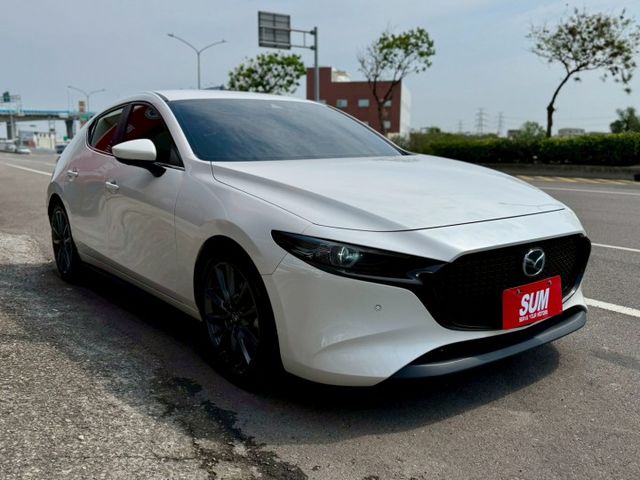 旗艦型 原廠保養 車況美～ikey 摸門 360環景 ACC半自動駕駛輔助 車道偏離 盲點 LED頭尾燈 前後雷達  第2張相片