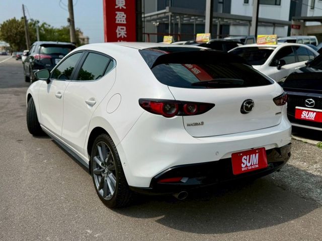 旗艦型 原廠保養 車況美～ikey 摸門 360環景 ACC半自動駕駛輔助 車道偏離 盲點 LED頭尾燈 前後雷達  第4張相片