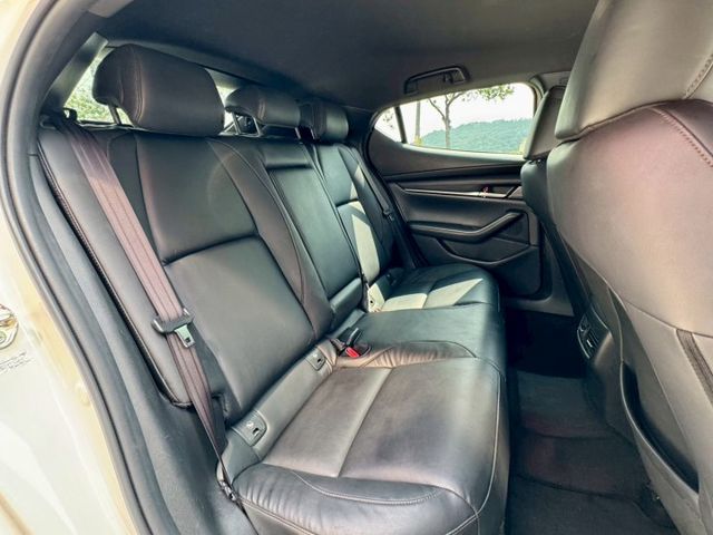 旗艦型 原廠保養 車況美～ikey 摸門 360環景 ACC半自動駕駛輔助 車道偏離 盲點 LED頭尾燈 前後雷達  第17張相片