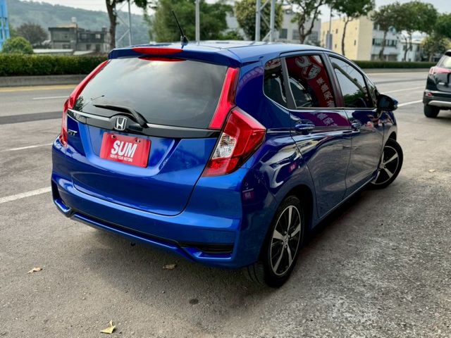 S版 極低哩程！原廠保養～ IKEY 摸門 定速 衛星導航 藍芽 換檔撥片 車況好 省油好停車 室內空間大 配備滿～  第3張相片