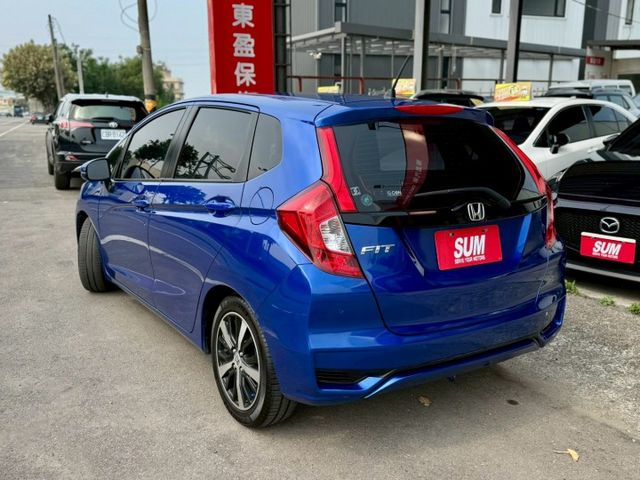 S版 極低哩程！原廠保養～ IKEY 摸門 定速 衛星導航 藍芽 換檔撥片 車況好 省油好停車 室內空間大 配備滿～  第4張相片