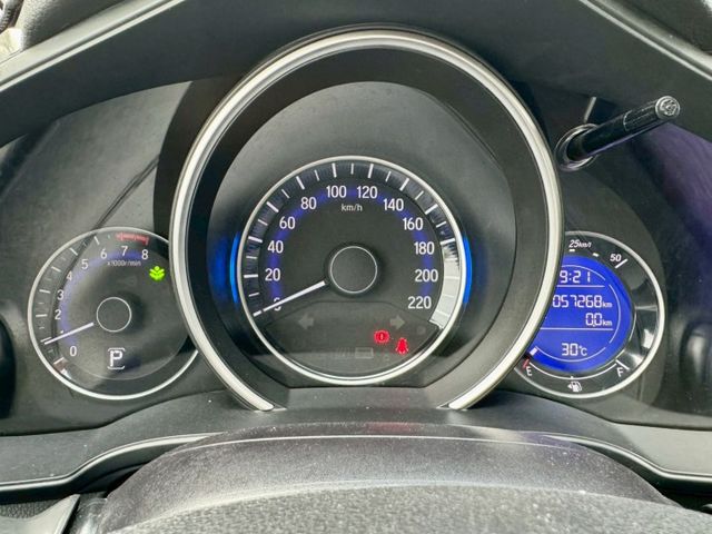 S版 極低哩程！原廠保養～ IKEY 摸門 定速 衛星導航 藍芽 換檔撥片 車況好 省油好停車 室內空間大 配備滿～  第6張相片