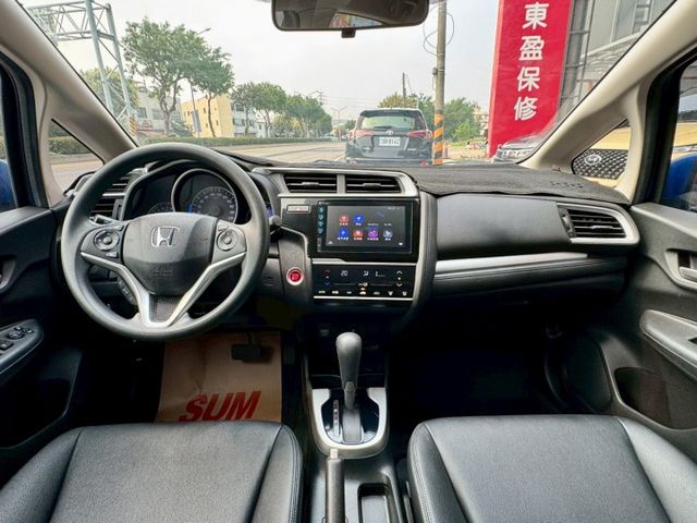 S版 極低哩程！原廠保養～ IKEY 摸門 定速 衛星導航 藍芽 換檔撥片 車況好 省油好停車 室內空間大 配備滿～  第7張相片