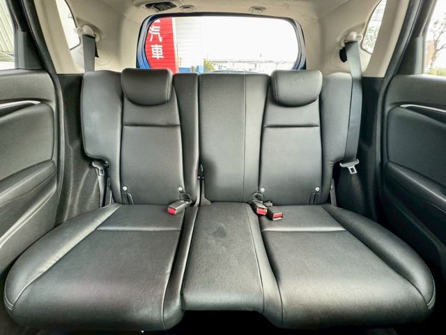 S版 極低哩程！原廠保養～ IKEY 摸門 定速 衛星導航 藍芽 換檔撥片 車況好 省油好停車 室內空間大 配備滿～  第8張相片