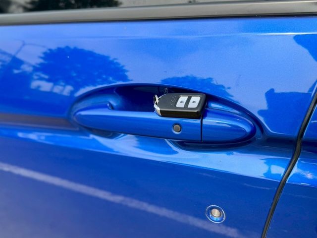 S版 極低哩程！原廠保養～ IKEY 摸門 定速 衛星導航 藍芽 換檔撥片 車況好 省油好停車 室內空間大 配備滿～  第13張相片