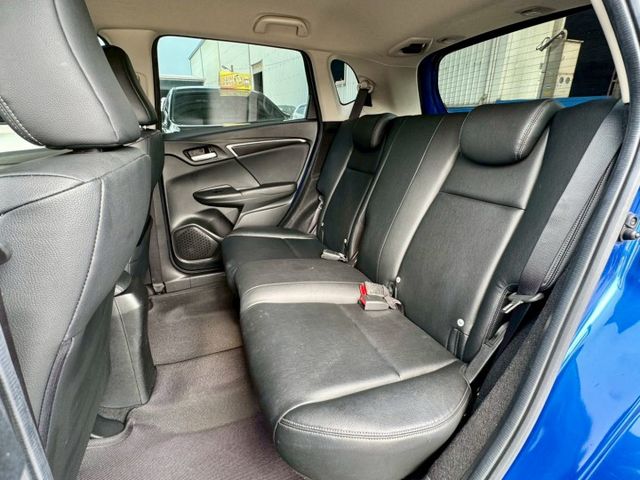 S版 極低哩程！原廠保養～ IKEY 摸門 定速 衛星導航 藍芽 換檔撥片 車況好 省油好停車 室內空間大 配備滿～  第15張相片