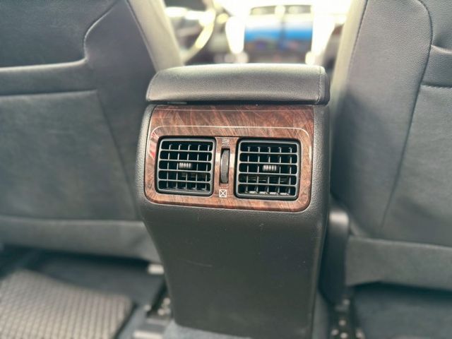 豪華版 LED日行燈 HID頭燈 IKEY摸門 定速 雙區恆溫 藍芽 倒車顯影 胎壓偵測器 倒車雷達 車況漂亮 舒適好開  第15張相片