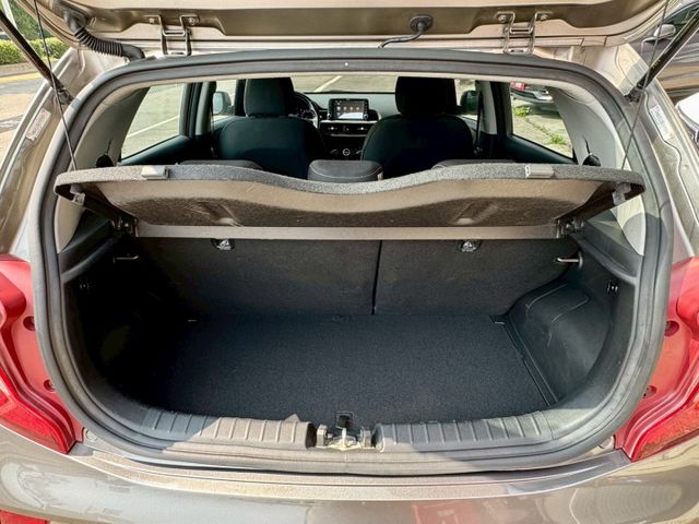 好開 好停車 省油又好顧冷氣冷！ 適合新手代步～ 長途遠途都不是問題 上班族或剛出社會想買台車開 這台保證適合～  第9張相片