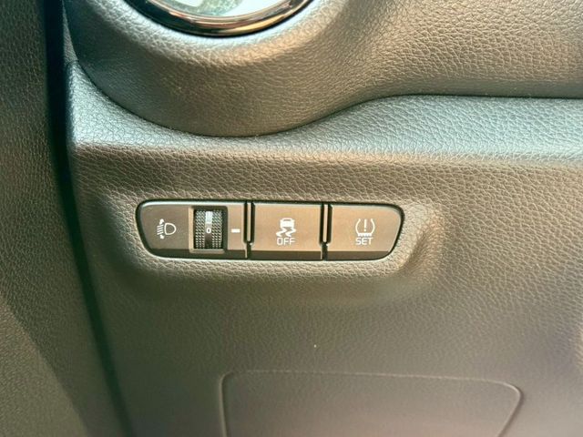 好開 好停車 省油又好顧冷氣冷！ 適合新手代步～ 長途遠途都不是問題 上班族或剛出社會想買台車開 這台保證適合～  第12張相片