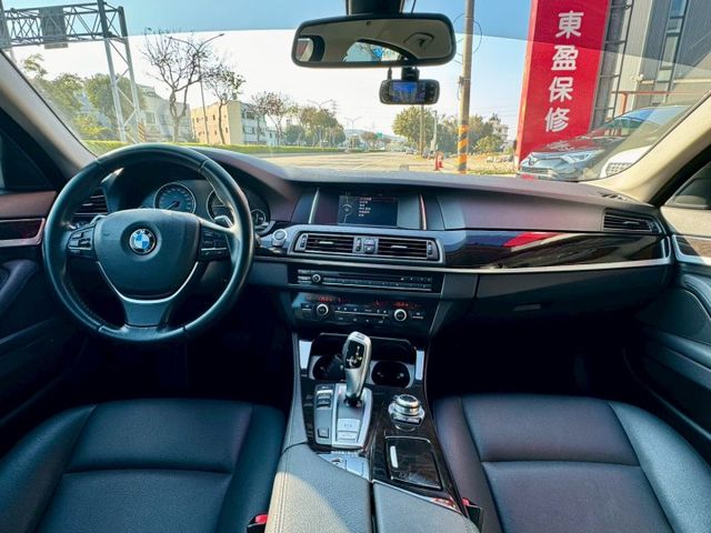 柴油520d 省油馬力足夠 好開舒適又安靜沒什麼毛病 房車舒適座駕 車況美有在顧車就是不一樣～ 實車比照片漂亮！別錯過～  第6張相片