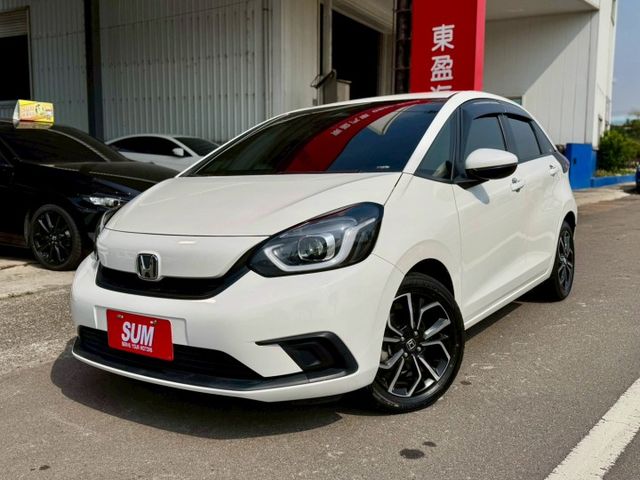 汽油版 車況好 車庫車 內外如新車 外觀型好看 內裝有質感～ACC 車道維持 LED頭尾燈 配備多  車漂亮 別錯過囉～  第1張相片