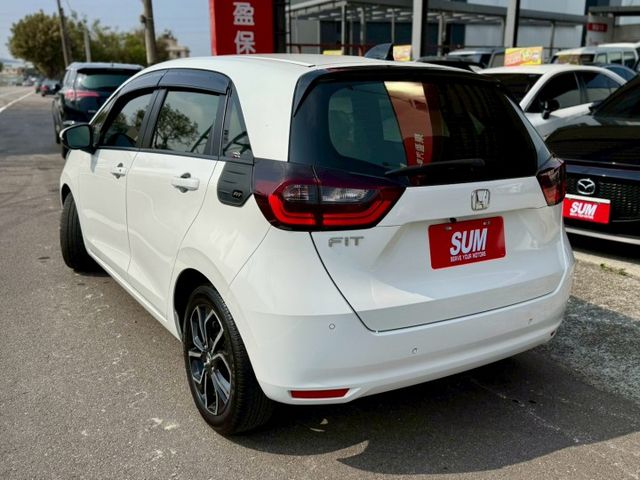 汽油版 車況好 車庫車 內外如新車 外觀型好看 內裝有質感～ACC 車道維持 LED頭尾燈 配備多  車漂亮 別錯過囉～  第3張相片