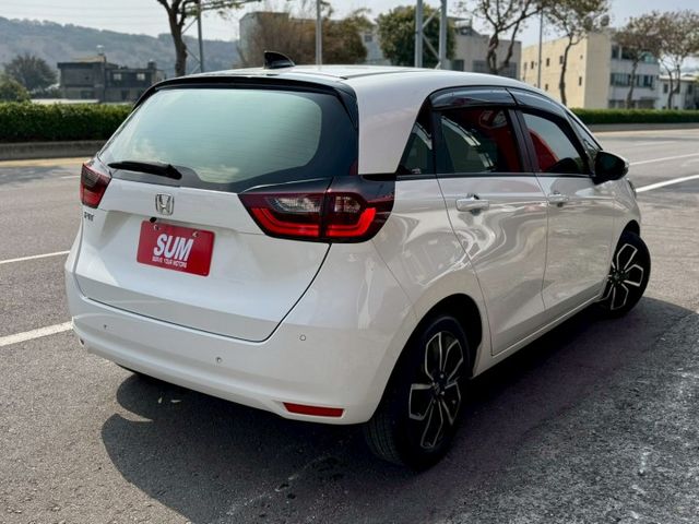 汽油版 車況好 車庫車 內外如新車 外觀型好看 內裝有質感～ACC 車道維持 LED頭尾燈 配備多  車漂亮 別錯過囉～  第4張相片