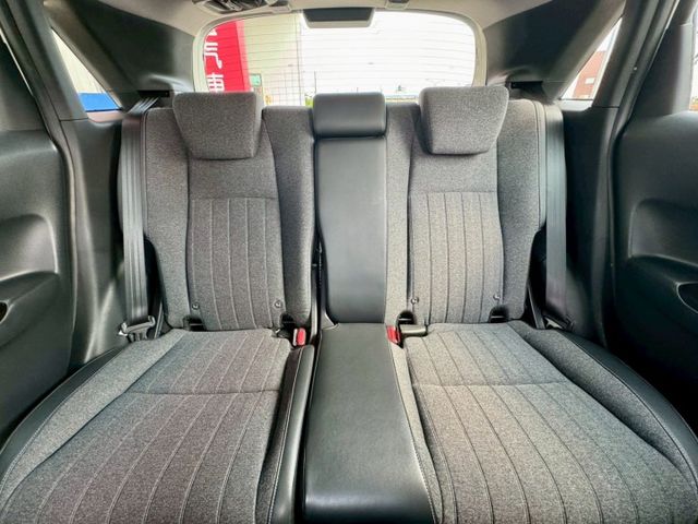 汽油版 車況好 車庫車 內外如新車 外觀型好看 內裝有質感～ACC 車道維持 LED頭尾燈 配備多  車漂亮 別錯過囉～  第8張相片