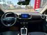黑白雙色 GLB版 Qi無線充 Carplay 車道偏離 定速 免鑰匙 倒車顯影等配備 好停車 好開省油 外型流線好看～  第7張縮圖