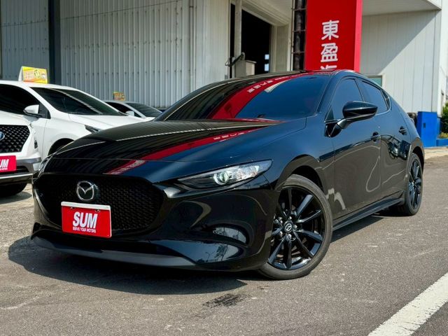 Carbon Edition 原廠保養 4條全新胎 LED頭尾燈 ACC全速域 車道偏離 半自動駕駛輔助 盲點 IKEY  第1張相片