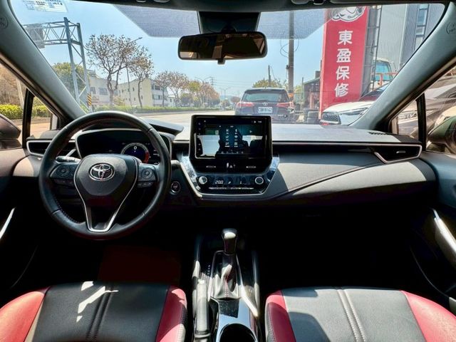 小改款 12.3吋數位儀表 GR專屬套件 紅黑內裝 盲點 LED頭尾燈 換擋撥片 Carplay IKEY ACC全速域  第7張相片