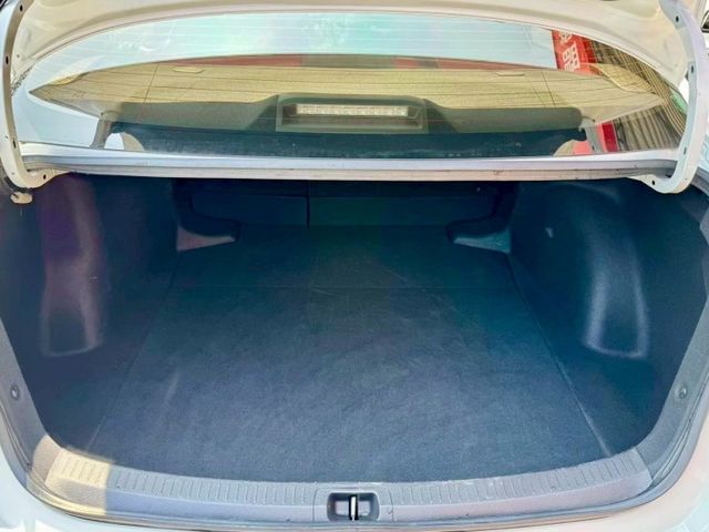 豪華版 小改款 iKEY 摸門 ACC AEB 安卓機 倒車顯影 藍芽 原廠保養 好開好顧 省油省稅 車內外氣氛美～  第9張相片