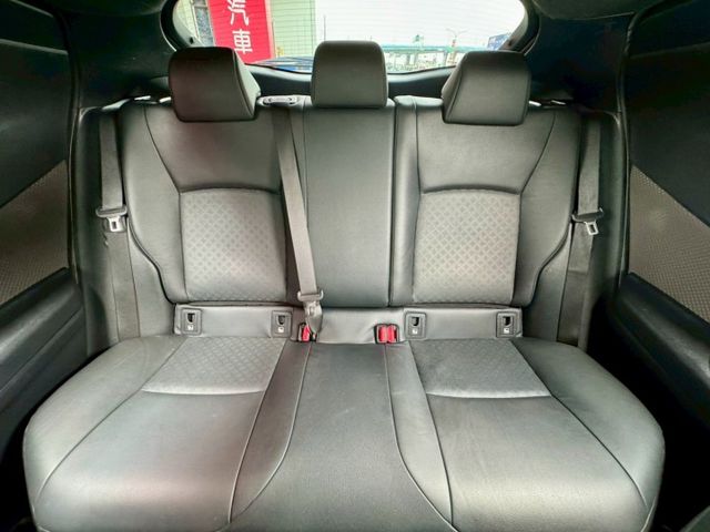豪華版 電動椅 LED頭尾燈 ACC 車道偏離 雙前加熱椅 盲點 IKEY 摸門 倒車雷達 雙區恆溫 電子手煞  第6張相片